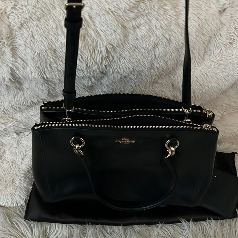 COACH Large Carryall with Wristlet and Strap EUC - Picture 4 of 8